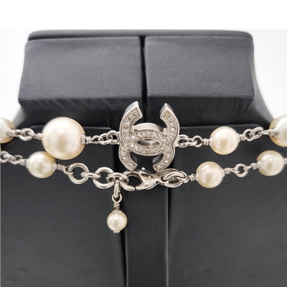 COPY - Chanel Pearl CC Necklace with Silver Hardware - Picture 5 of 6